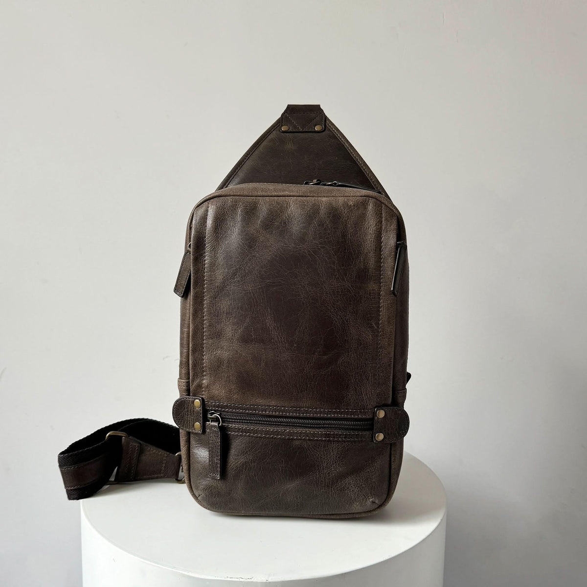 Full-Grain Crazy Horse Leather Sling Bag – Rugged Style, Two-Way Carry