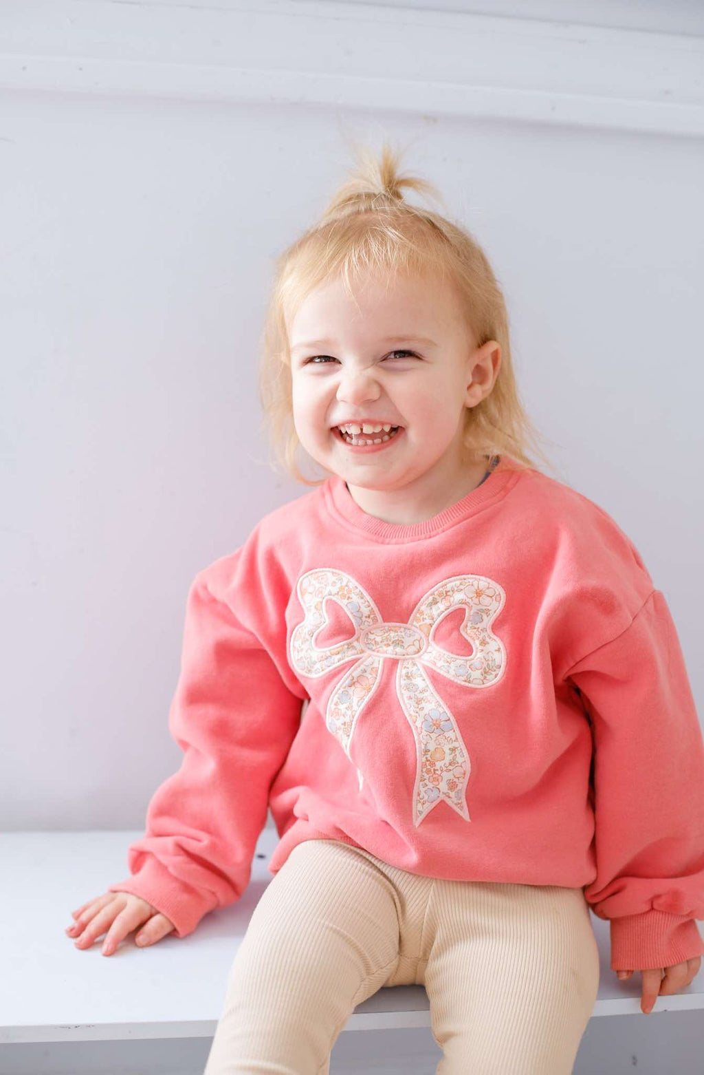 Applique Floral Bow Crewneck Sweatshirt - Shop Avnu