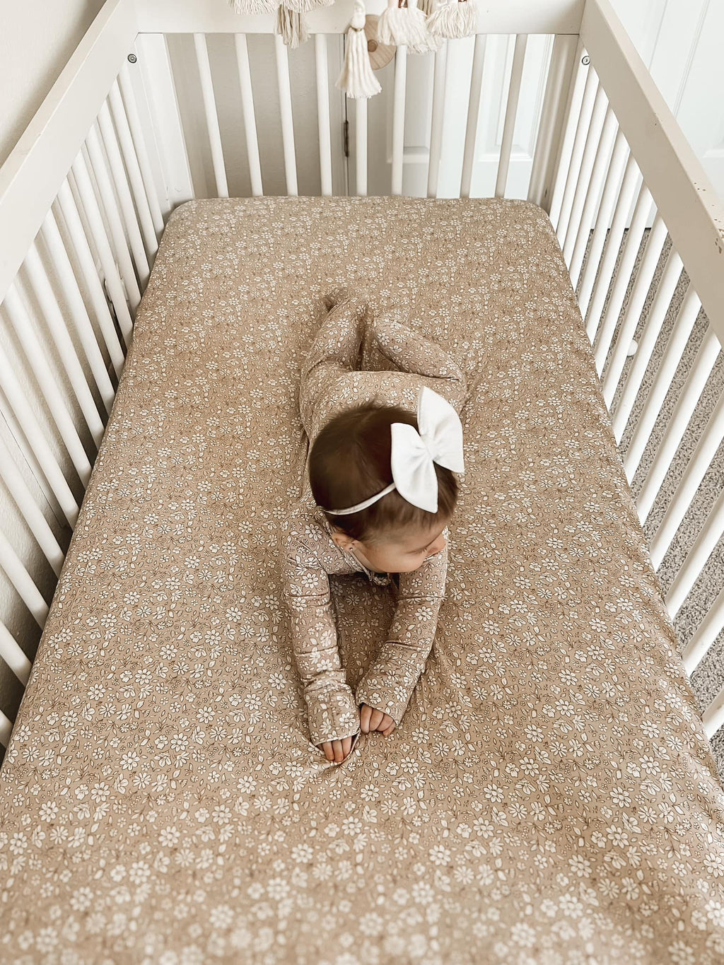 Dainty Ditsy Bamboo Crib Sheet - Shop Avnu
