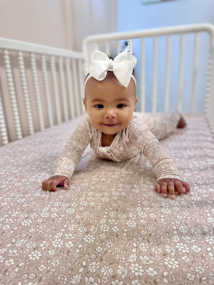 Dainty Ditsy Bamboo Crib Sheet - Shop Avnu