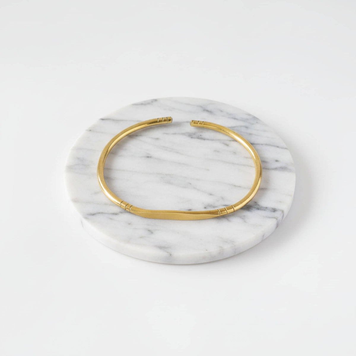 C-Shaped Open Cuff Brass Bracelet for Women - Dhahabu