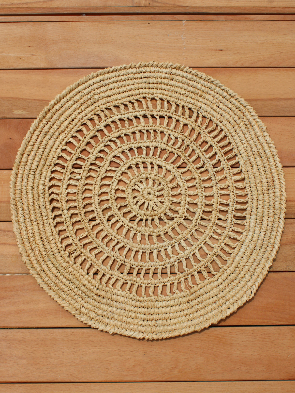 Tous Les Jours Raffia Placemat, Woven crochet tabletop