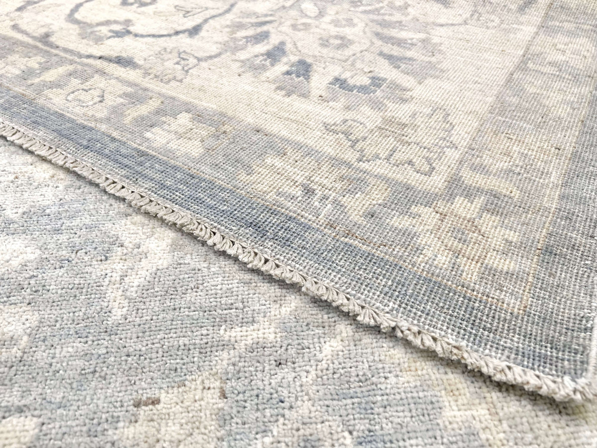 WhiteWash Chobi 10'00" x 13'05" lt.gry/ivo