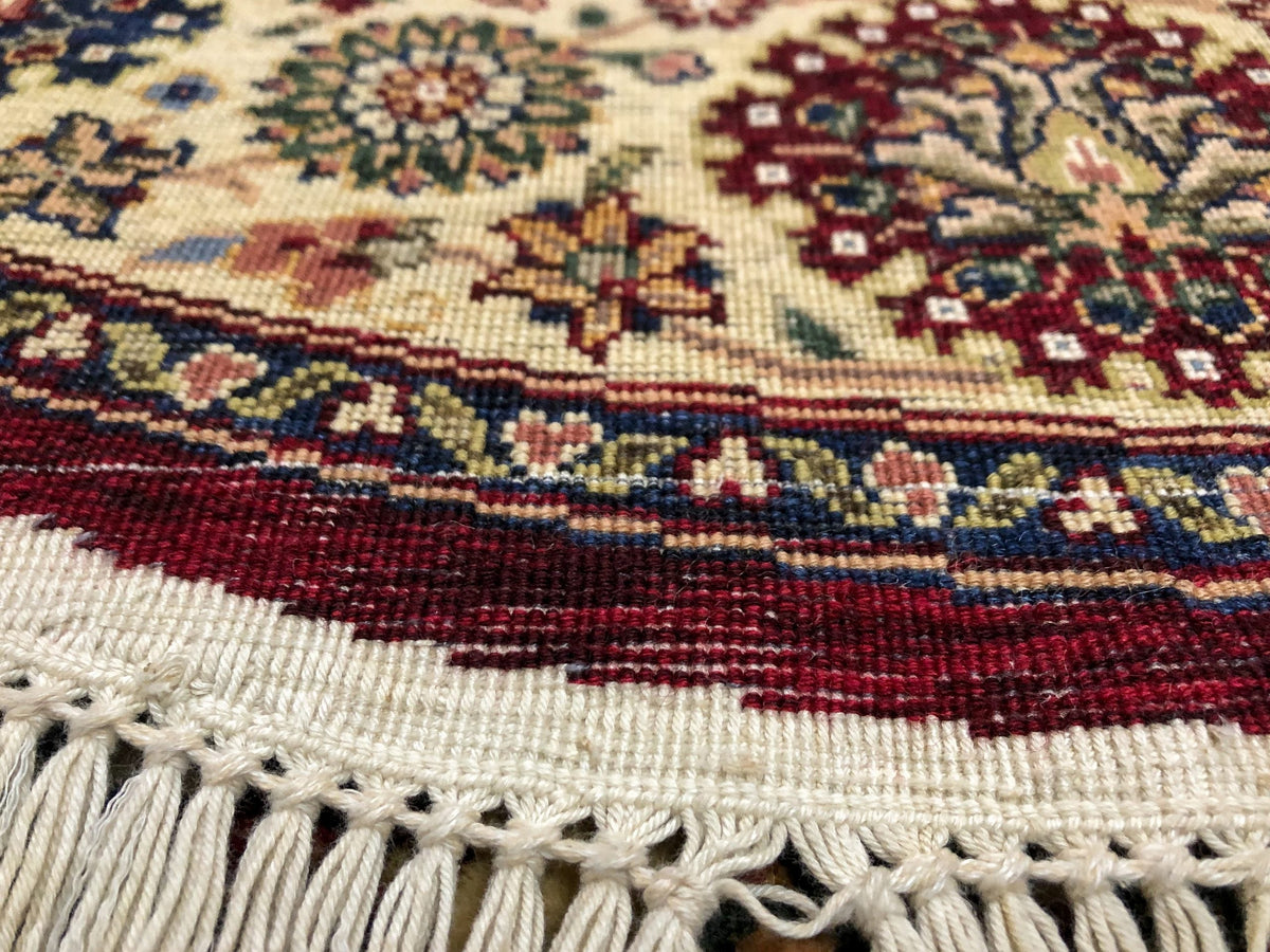 Indo-Tabriz dkred/ivory 4' Round