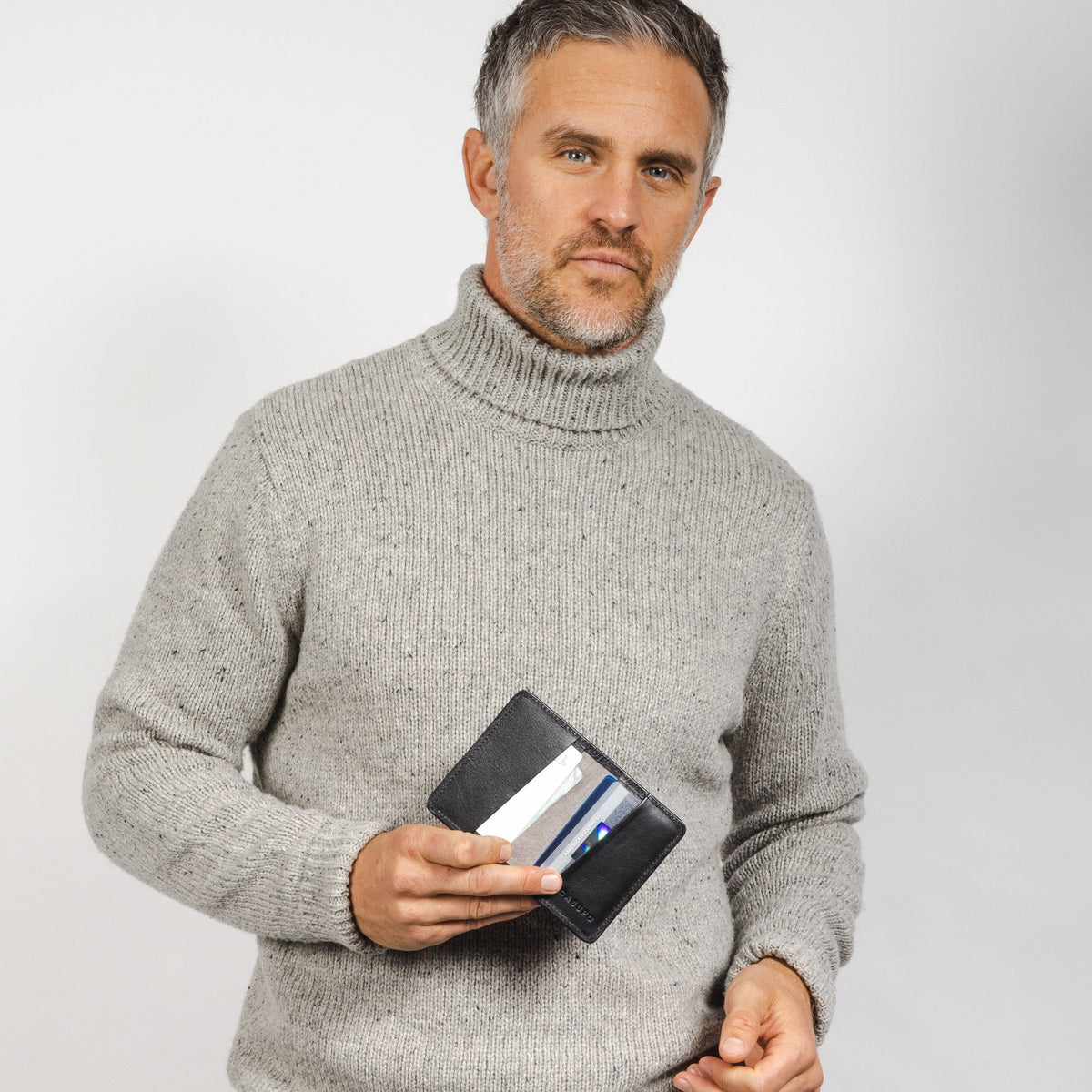 Compact Bifold with RFID protection - Black