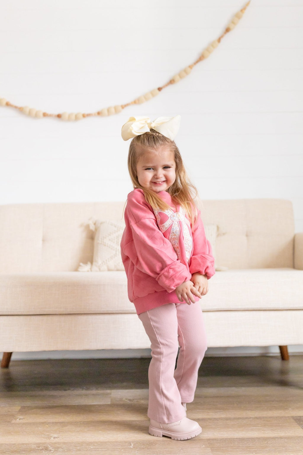 Applique Floral Bow Crewneck Sweatshirt - Shop Avnu