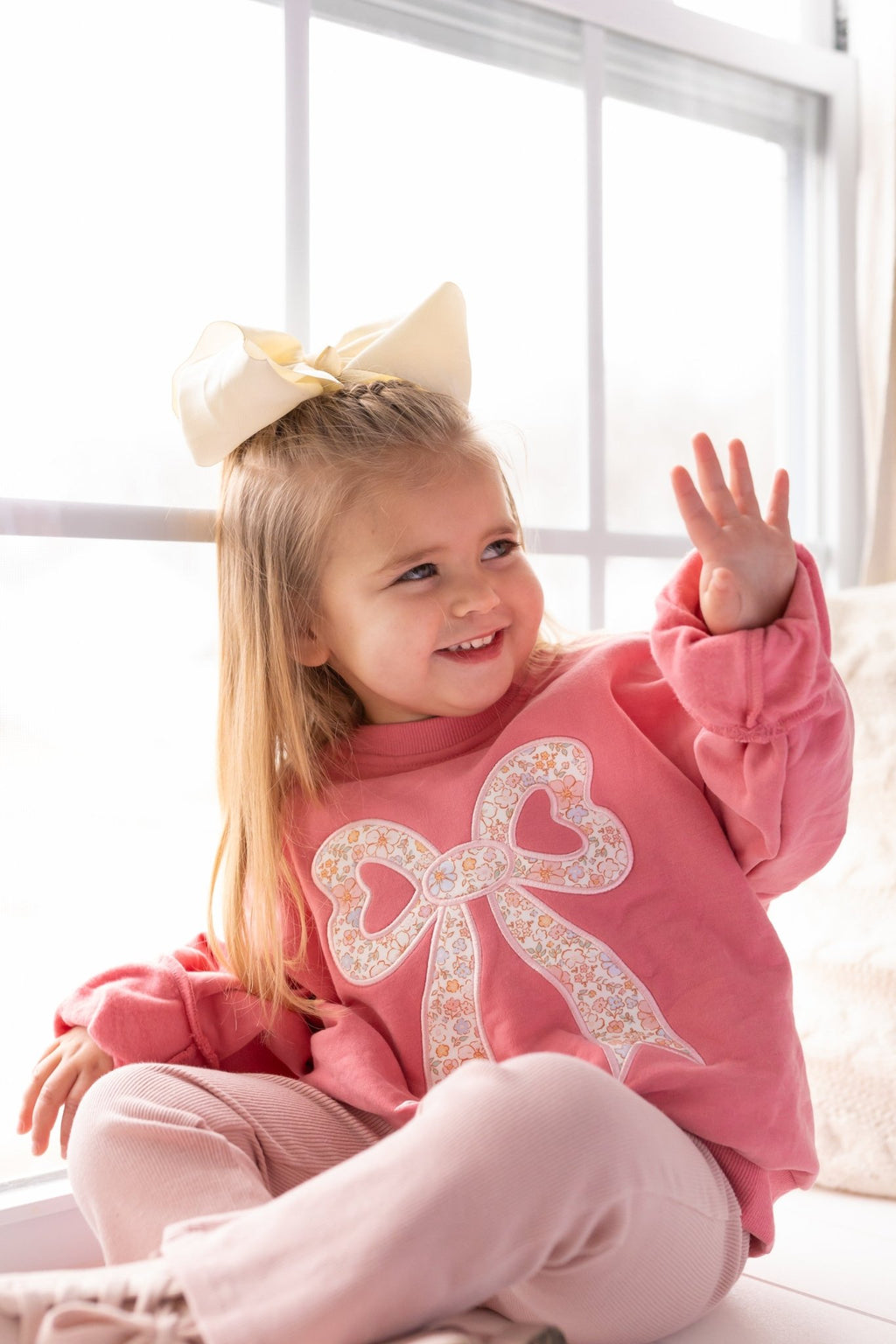 Applique Floral Bow Crewneck Sweatshirt - Shop Avnu