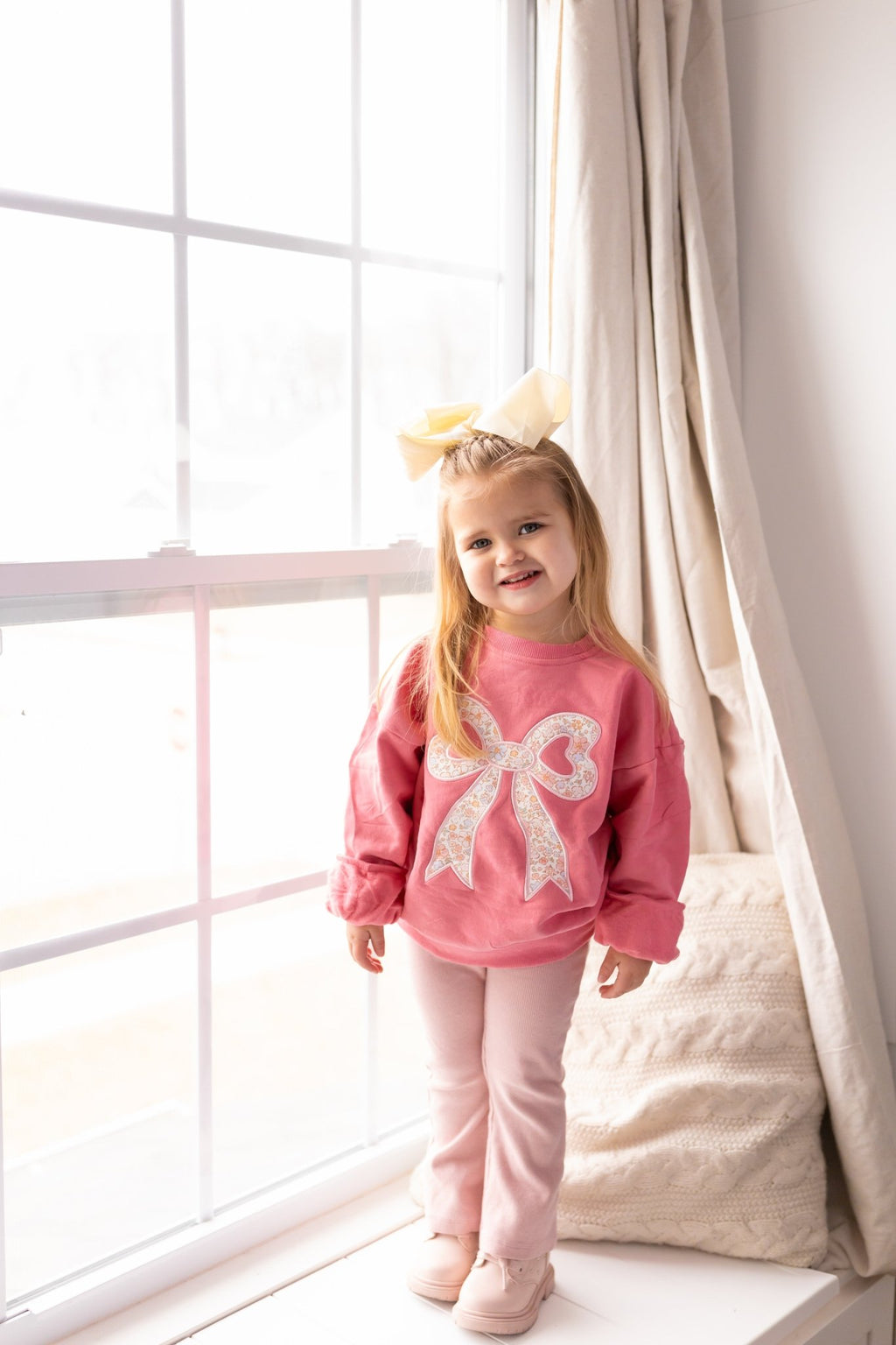 Applique Floral Bow Crewneck Sweatshirt - Shop Avnu