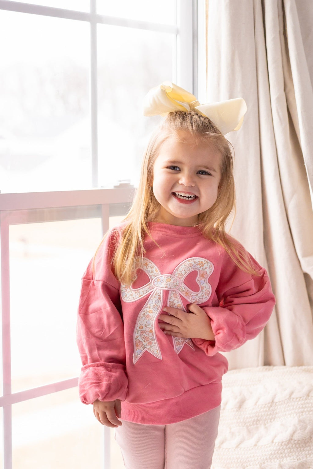 Applique Floral Bow Crewneck Sweatshirt - Shop Avnu