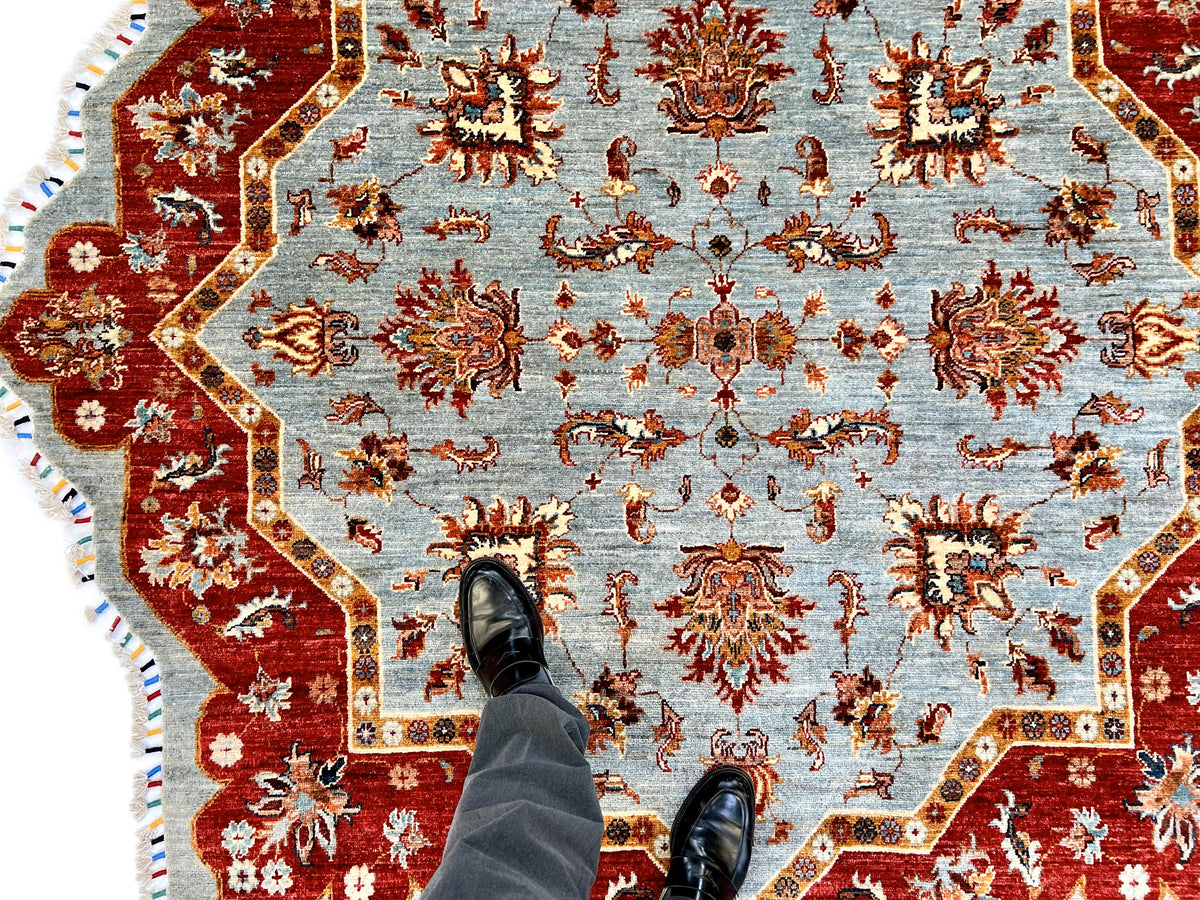 Afghan Made Scalloped Edge Rug (6'07"x6'08") gray/red