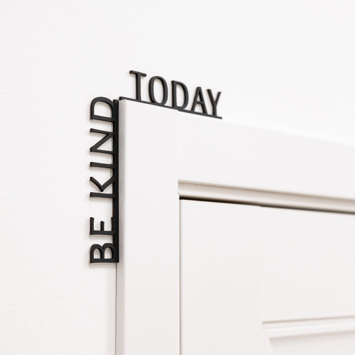 Wooden Corner Quote – Be Kind Today
