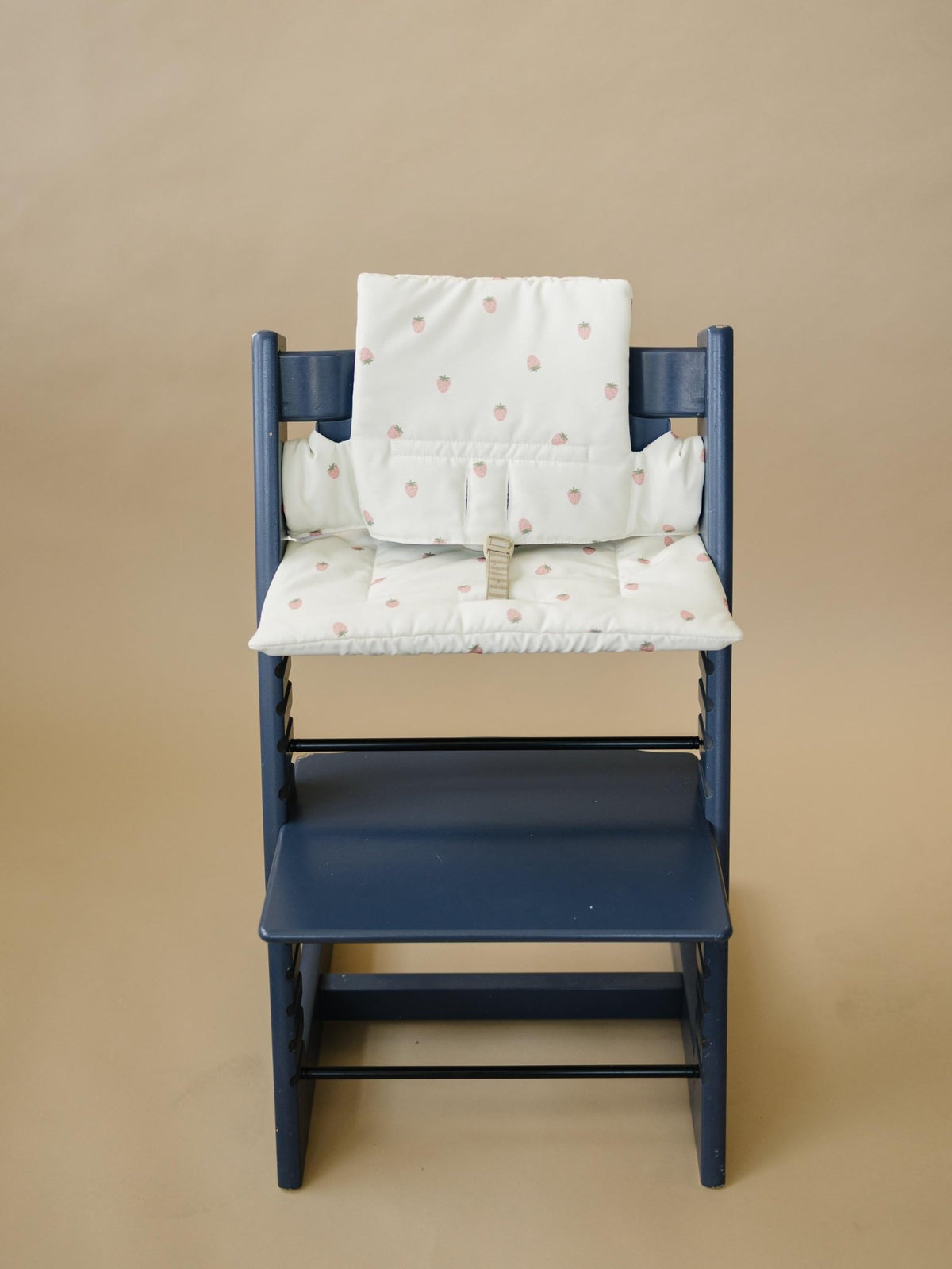 Strawberry Cushion for the Stokke Tripp Trapp Highchair - Wipeable Cover - Baby Highchair Accessories - Berry Print - Shop Avnu