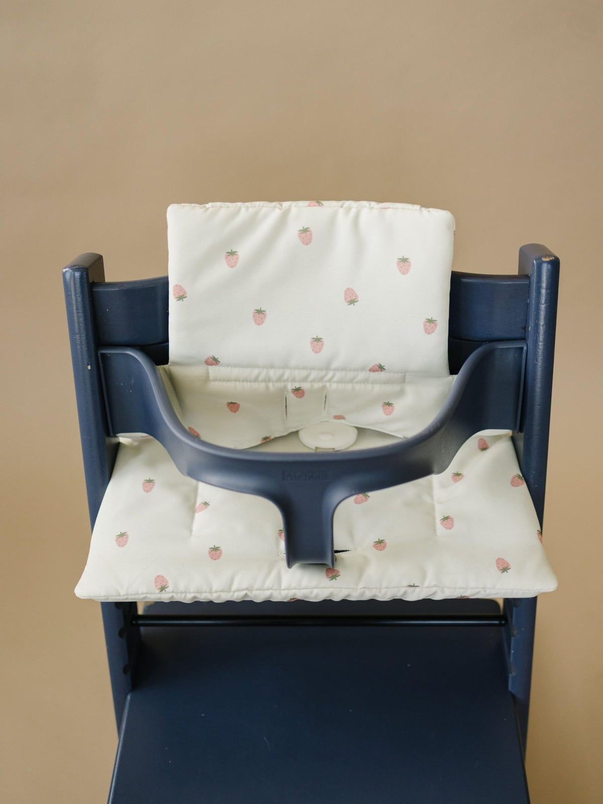 Strawberry Cushion for the Stokke Tripp Trapp Highchair - Wipeable Cover - Baby Highchair Accessories - Berry Print - Shop Avnu