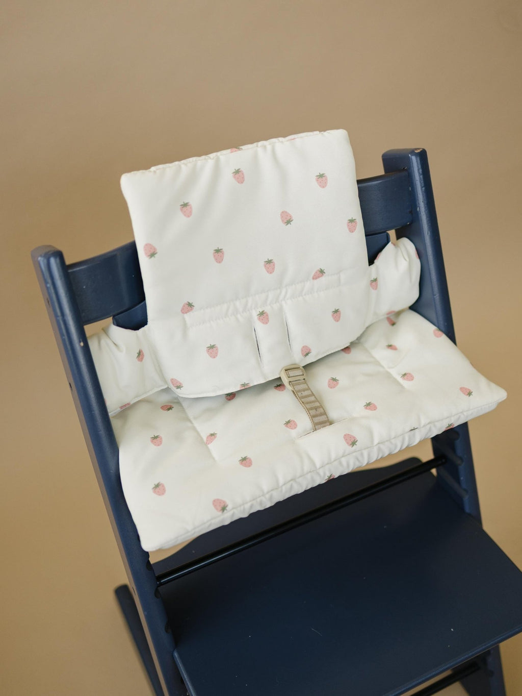 Strawberry Cushion for the Stokke Tripp Trapp Highchair - Wipeable Cover - Baby Highchair Accessories - Berry Print - Shop Avnu