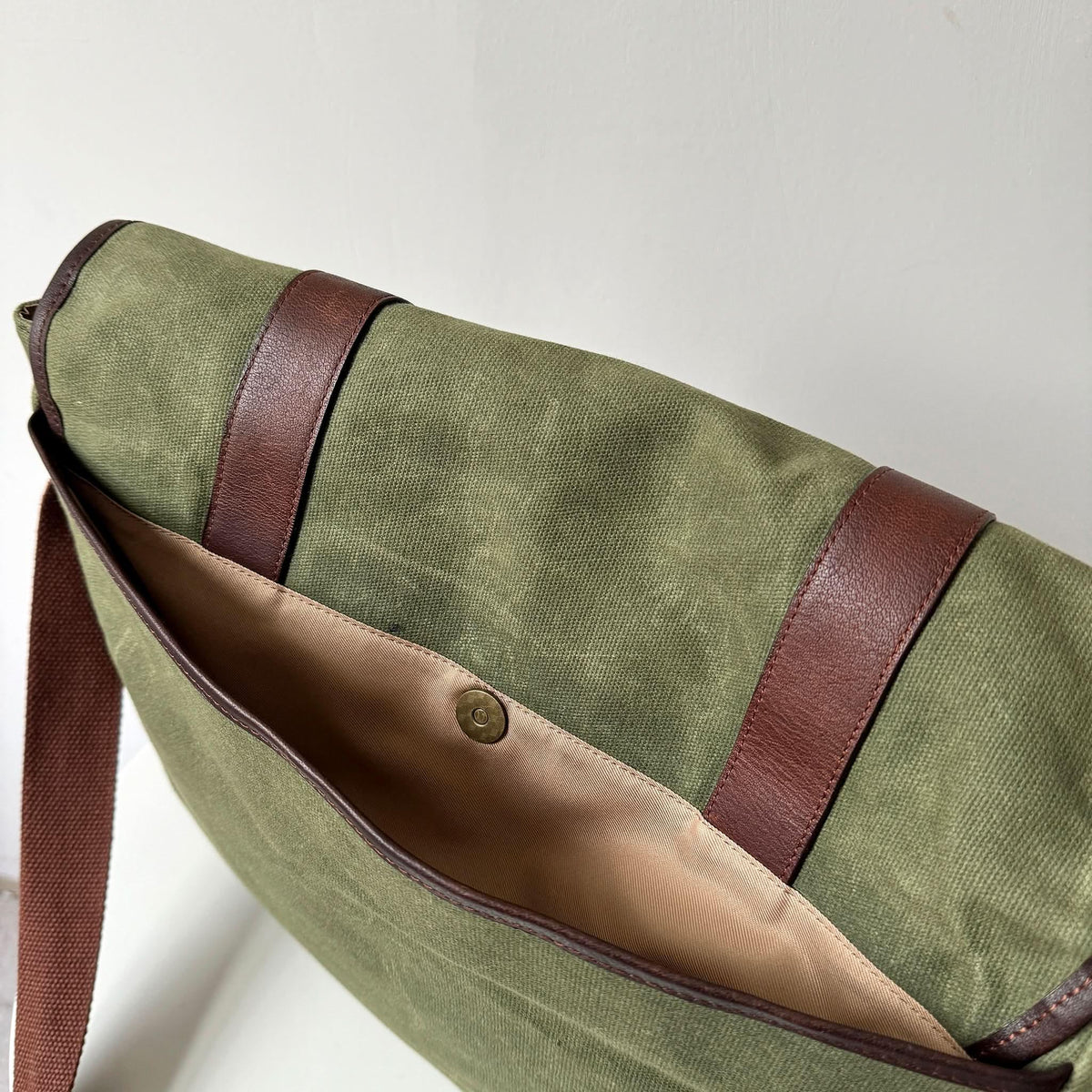 Maxwell Waxed Canvas Messenger Bag – Canvas & Leather Crossbody