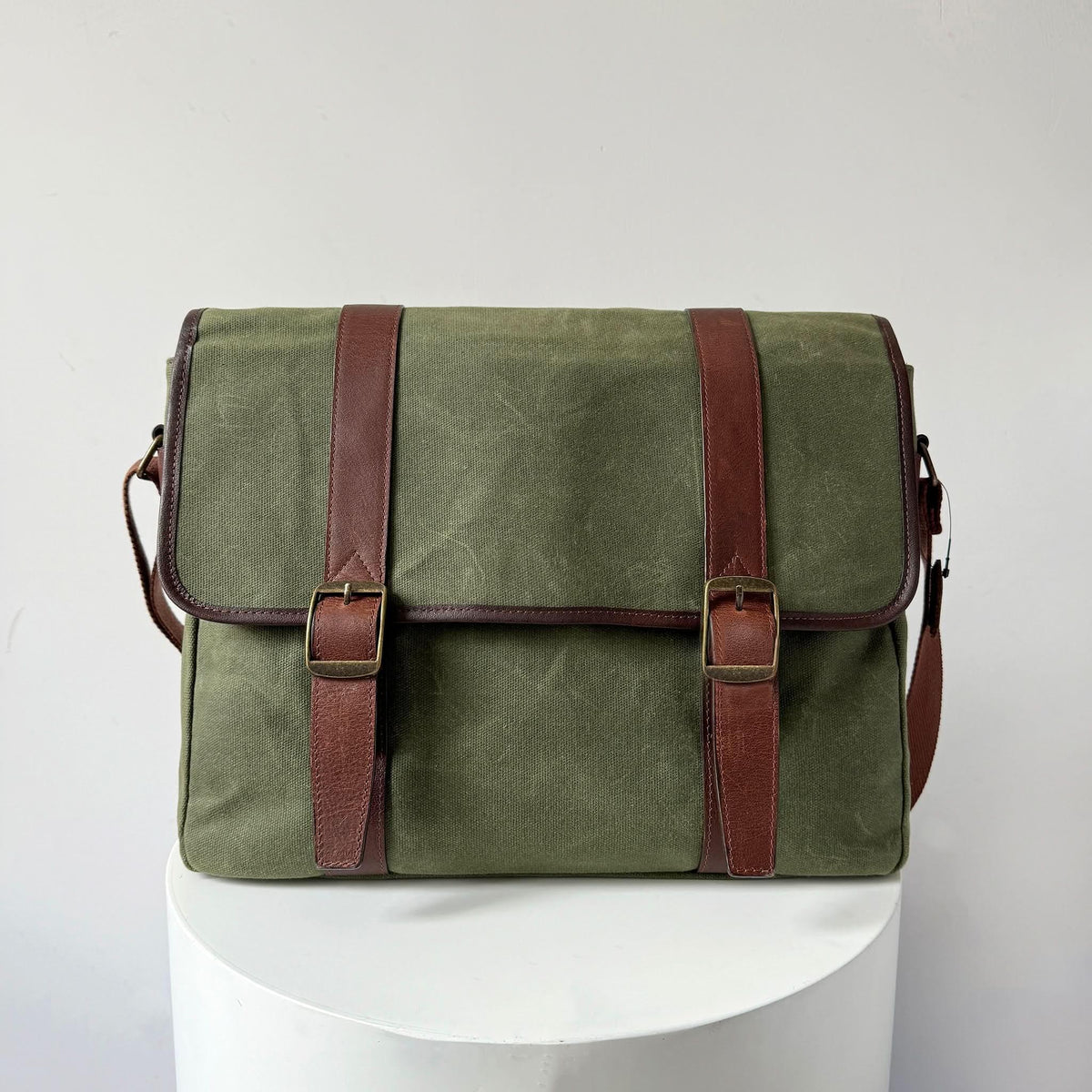 Maxwell Waxed Canvas Messenger Bag – Canvas & Leather Crossbody